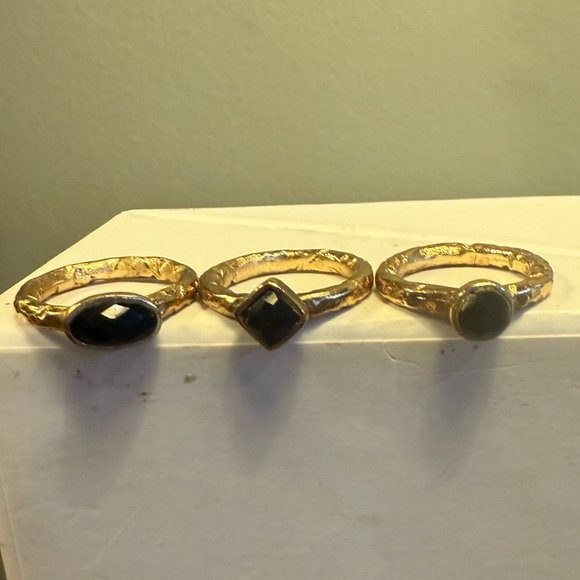 Vintage Gold Hammered Set of 3 Rings with Black Stones Size 6 - Picture 2 of 6